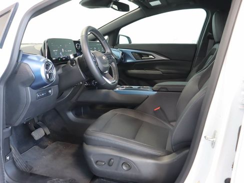 Certified 2024 Chevrolet Equinox EV LT w/ LPO, Blackout Package FWD image 8