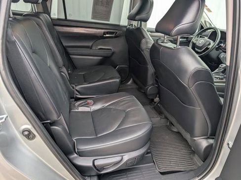 Used 2023 Toyota Highlander Limited image 27