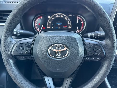 Used 2025 Toyota RAV4 XLE FWD image 23