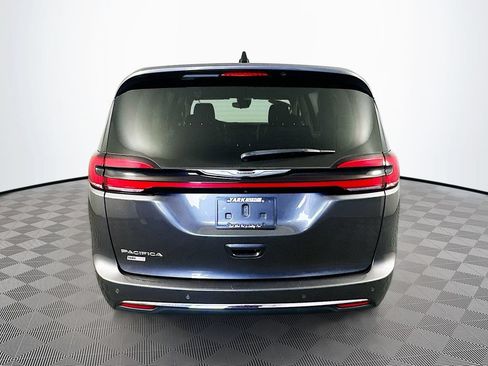 Certified 2023 Chrysler Pacifica Touring-L FWD image 9