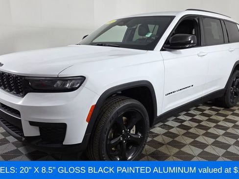 Used 2023 Jeep Grand Cherokee L Laredo image 3