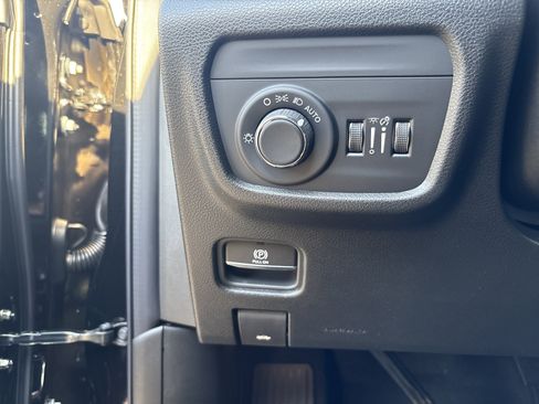 New 2025 Jeep Grand Cherokee Altitude AWD/4WD image 18