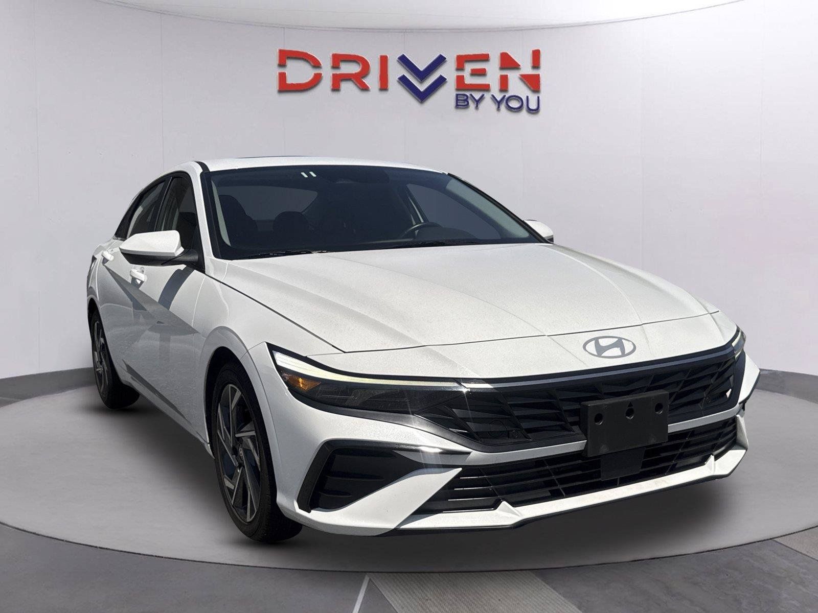 Used 2025 Hyundai Elantra SEL FWD image 1