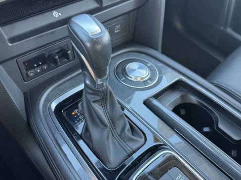 Used 2023 Nissan Armada SV image 15