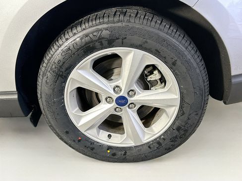 Used 2022 Ford Edge SE image 11