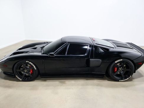 Used 2006 Ford GT RWD image 20