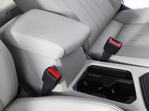 Used 2022 Volkswagen Tiguan SE image 14