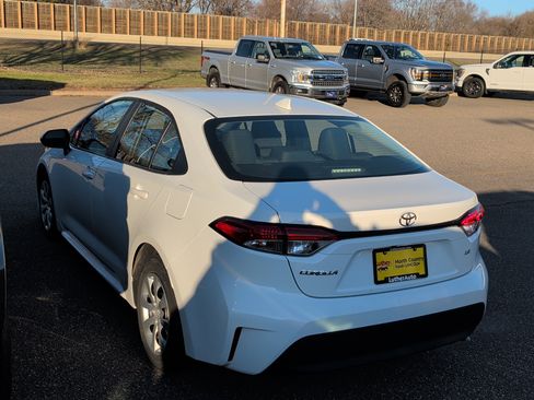 Used 2023 Toyota Corolla LE image 4