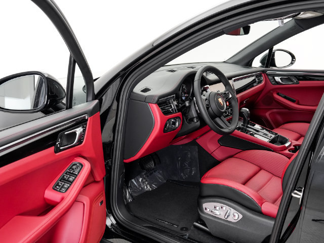 Certified 2026 Porsche Macan AWD/4WD image 7