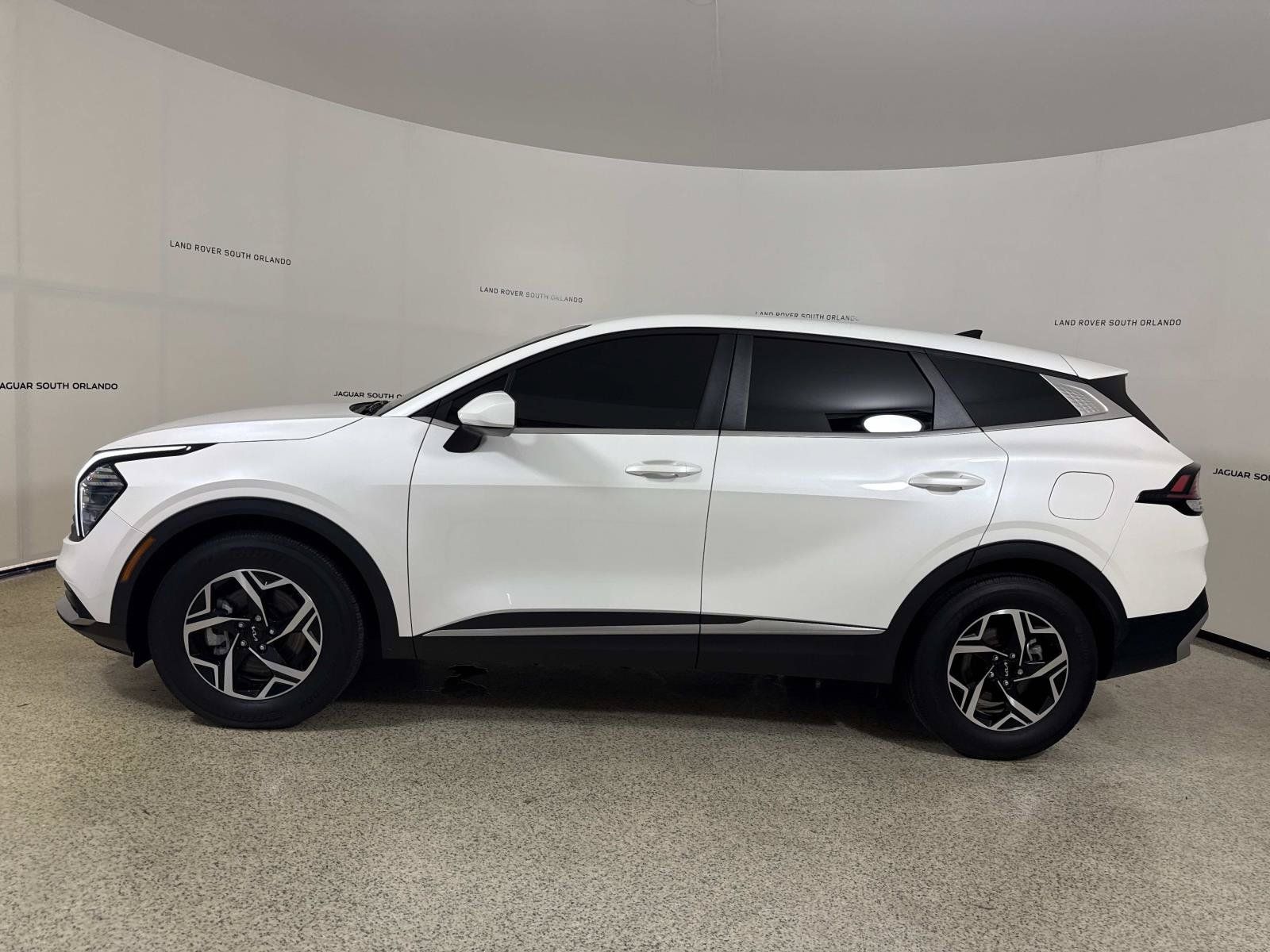 Used 2025 Kia Sportage LX FWD image 2