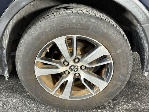 Used 2018 Toyota RAV4 XLE image 14