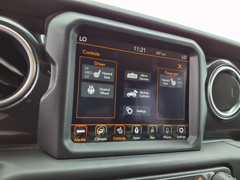 Used 2021 Jeep Wrangler Unlimited Sahara AWD/4WD image 5