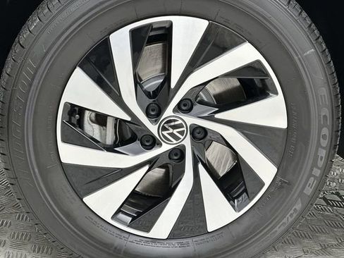 Certified 2025 Volkswagen Tiguan S AWD/4WD image 10