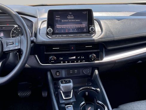 Used 2024 Nissan Rogue SV FWD image 7