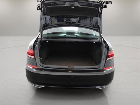 Used 2021 Volkswagen Passat 2.0T R-Line image 29