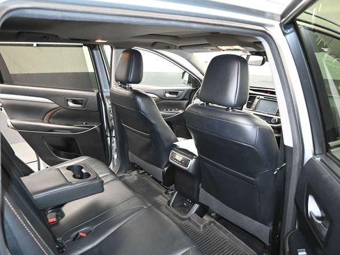 Used 2017 Toyota Highlander XLE AWD/4WD image 27