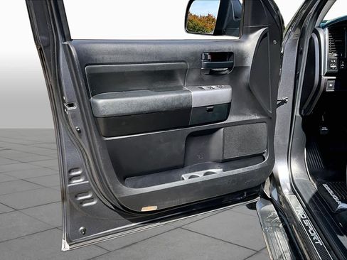 Used 2018 Toyota Sequoia TRD Sport AWD/4WD image 21