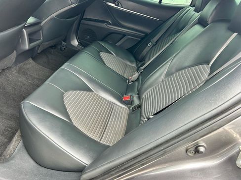 Used 2019 Toyota Camry SE w/ Convenience Package FWD image 12