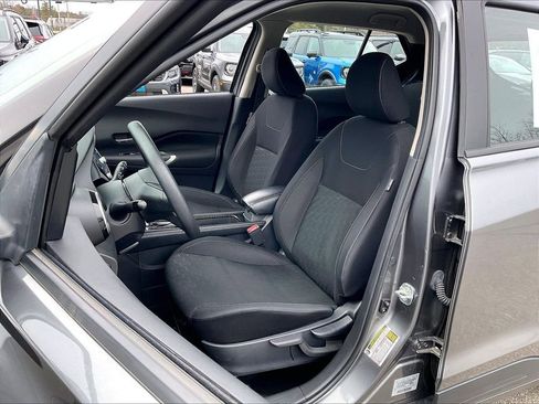 Used 2023 Nissan Kicks SV image 9