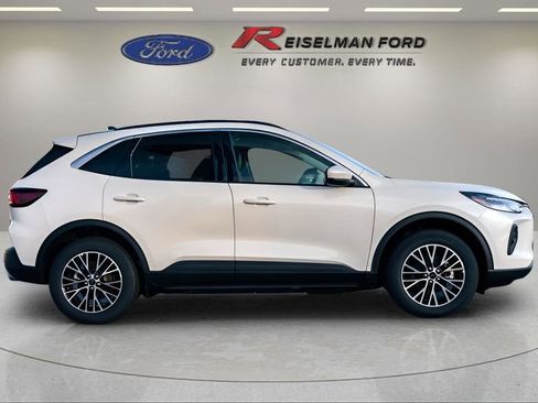 Certified 2024 Ford Escape SE FWD image 2