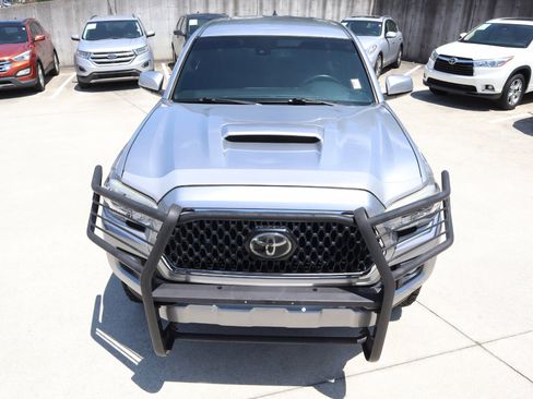 Used 2018 Toyota Tacoma TRD Sport image 11