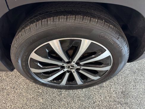 Used 2022 Mercedes-Benz GLB 250 w/ Premium Package Lite image 14