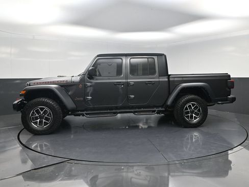 Used 2024 Jeep Gladiator Rubicon w/ Convenience Group AWD/4WD image 3