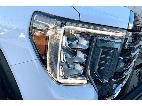 Used 2022 GMC Sierra 2500 SLT image 29