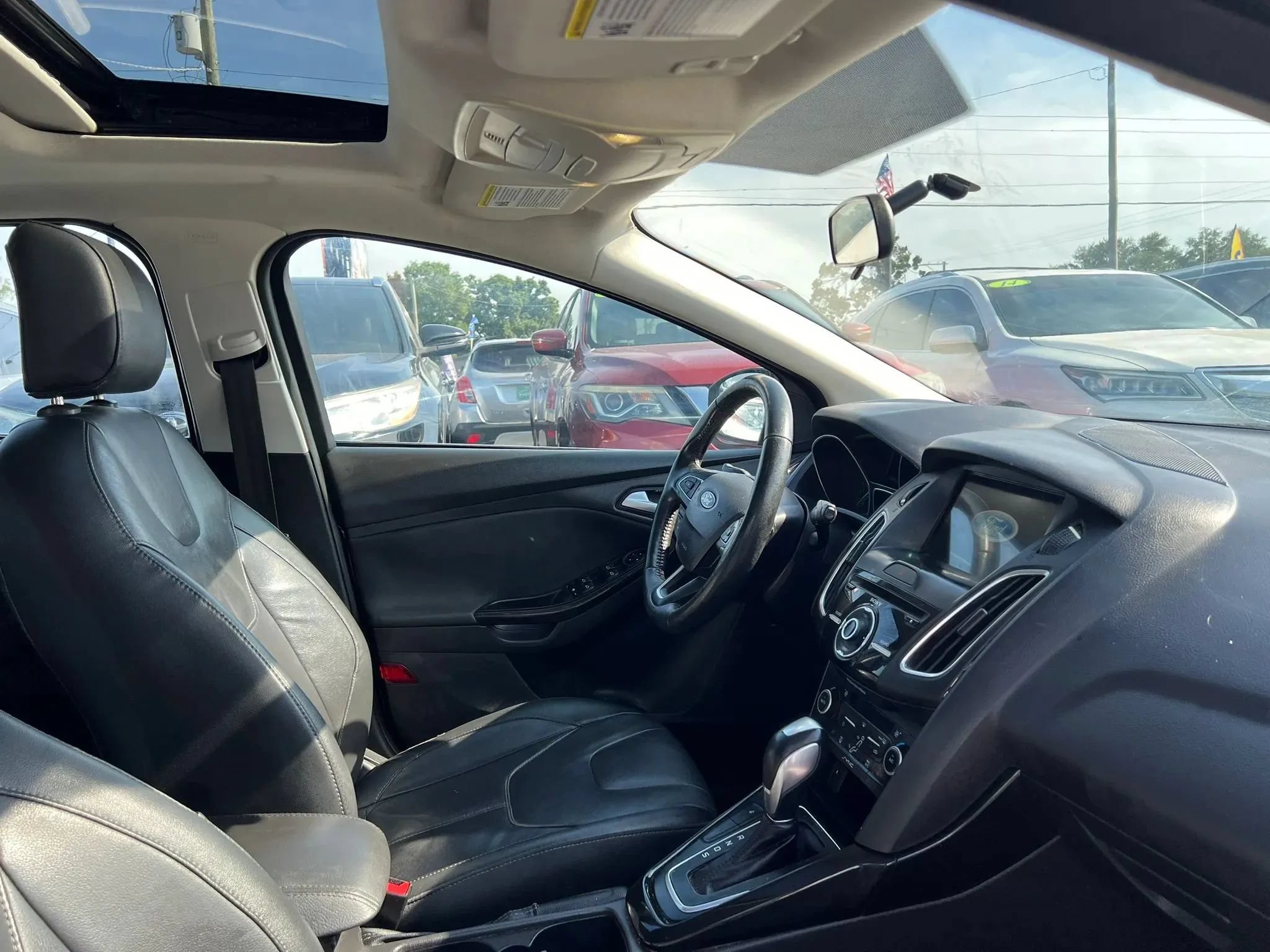 Used 2017 Ford Focus Titanium FWD image 14