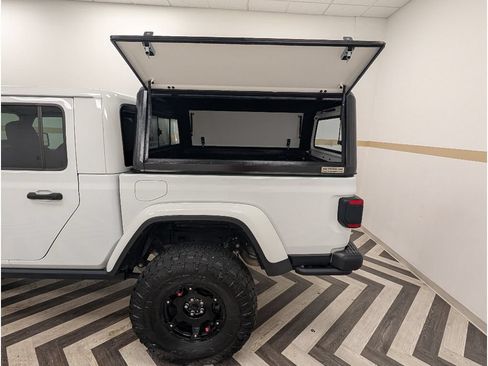 Used 2020 Jeep Gladiator Rubicon w/ Dual Top Group AWD/4WD image 17
