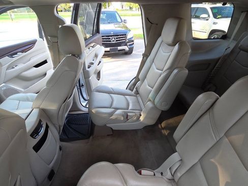 Used 2017 Cadillac Escalade Luxury AWD/4WD image 41