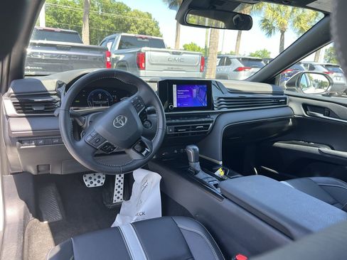 Used 2025 Toyota Camry SE FWD image 30