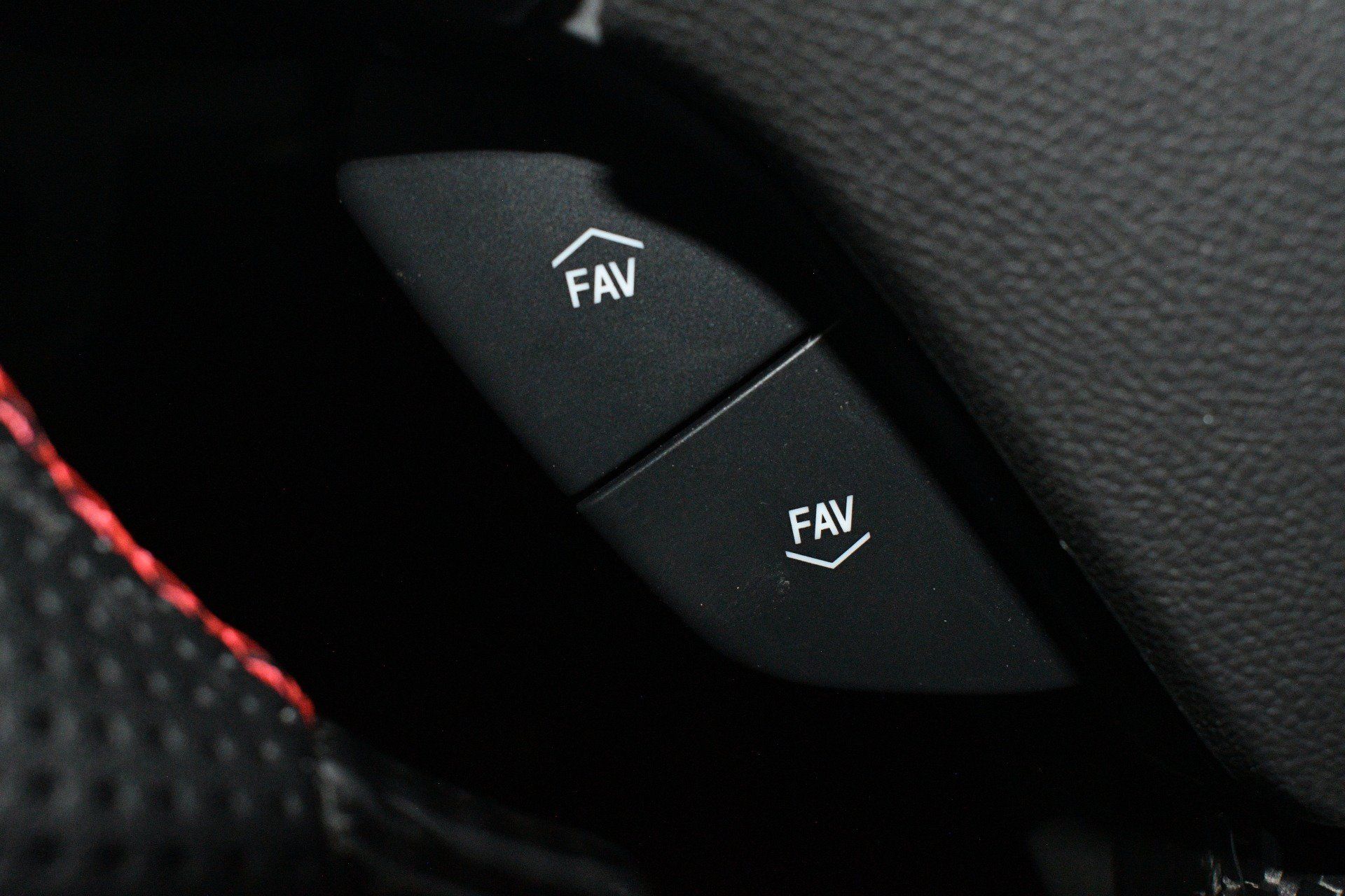 Used 2020 Chevrolet Camaro ZL1 RWD image 33