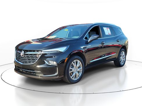 Used 2024 Buick Enclave Essence w/ Experience Buick Package FWD image 2
