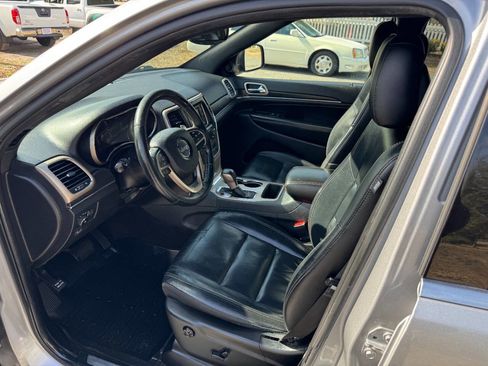 Used 2017 Jeep Grand Cherokee Limited image 9