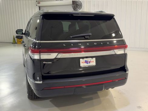 Used 2023 Lincoln Navigator Reserve AWD/4WD image 8