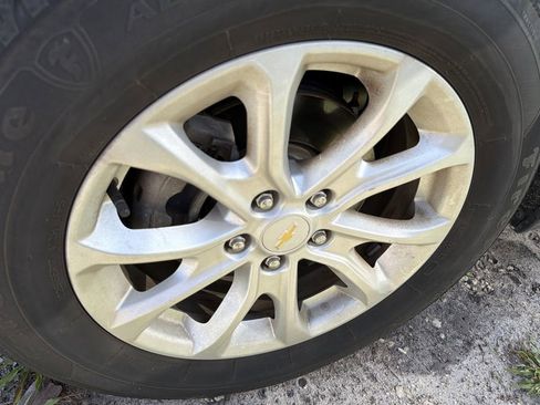 Used 2019 Chevrolet Equinox LT FWD image 4