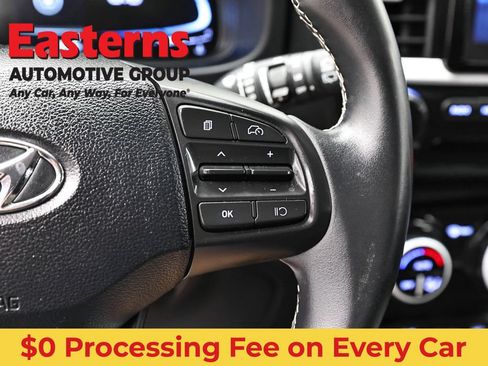 Used 2024 Hyundai Venue Limited FWD image 15