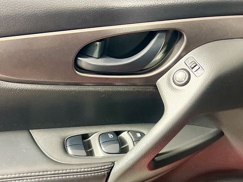 Used 2019 Nissan Rogue Sport S w/ Appearance Package FWD image 16