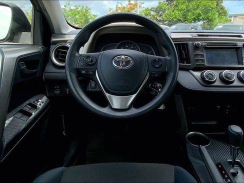 Used 2015 Toyota RAV4 LE AWD/4WD image 5