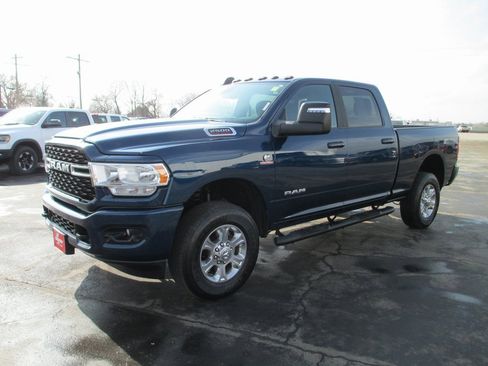Used 2024 RAM 2500 Big Horn w/ Sport Appearance Package image 10