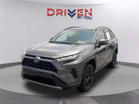 Used 2022 Toyota RAV4 SE w/ Convenience Package AWD/4WD image 8