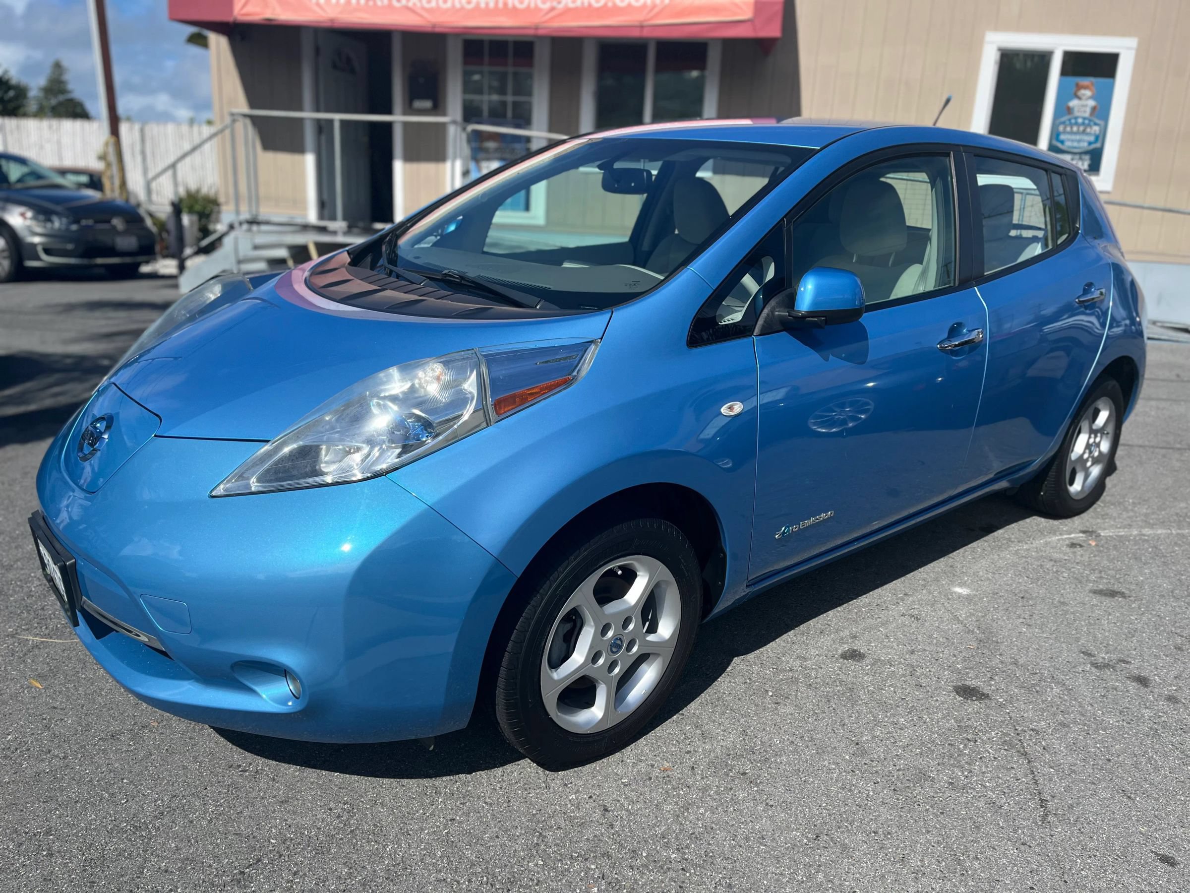 Used 2011 Nissan Leaf SL FWD image 3
