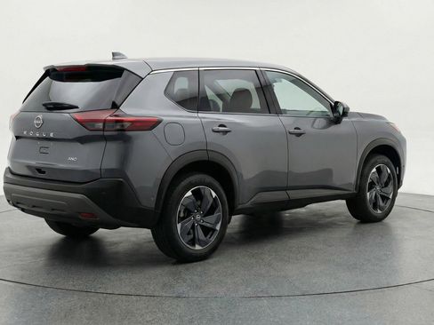 Used 2025 Nissan Rogue SV image 9