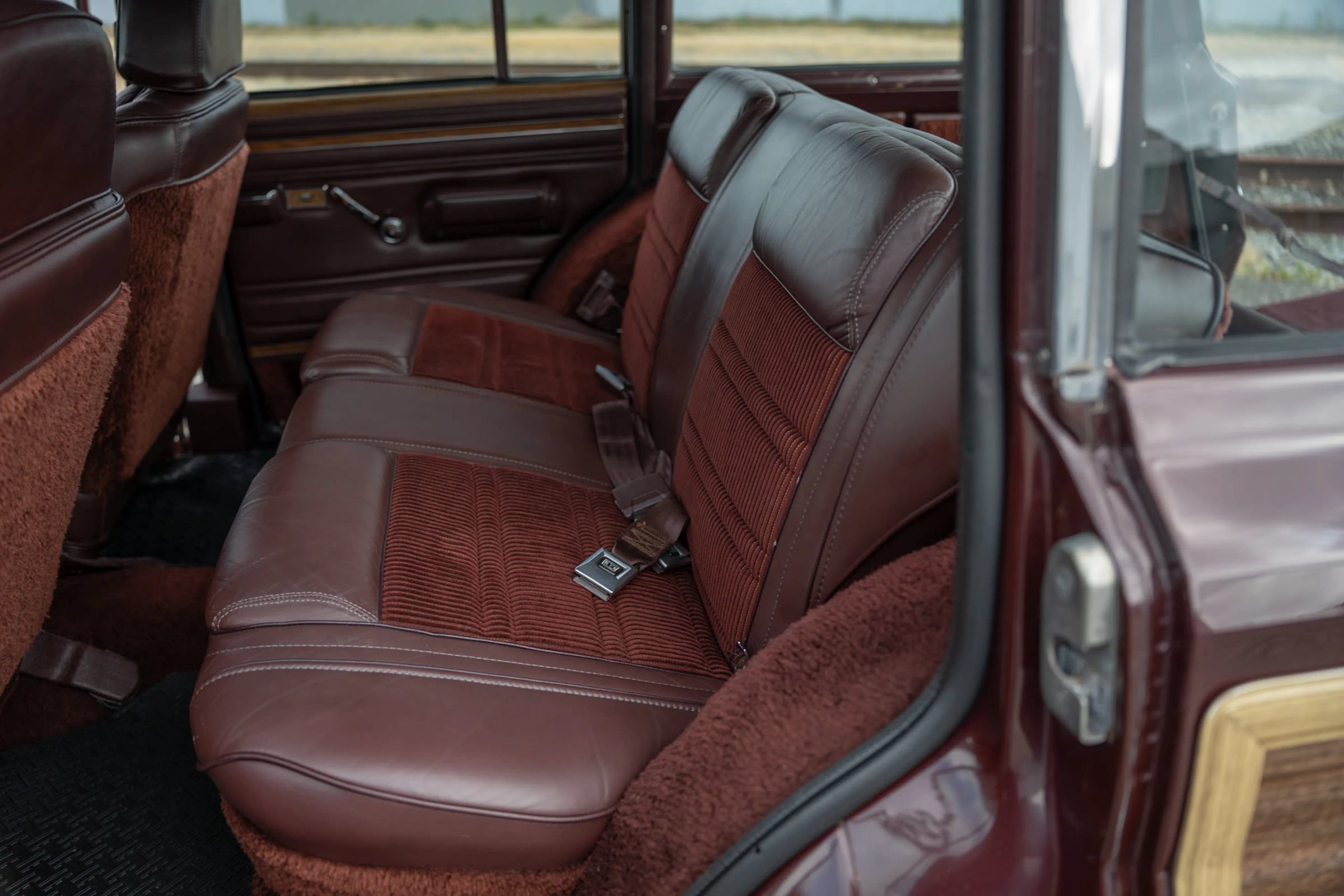 Used 1987 Jeep Grand Wagoneer AWD/4WD image 70