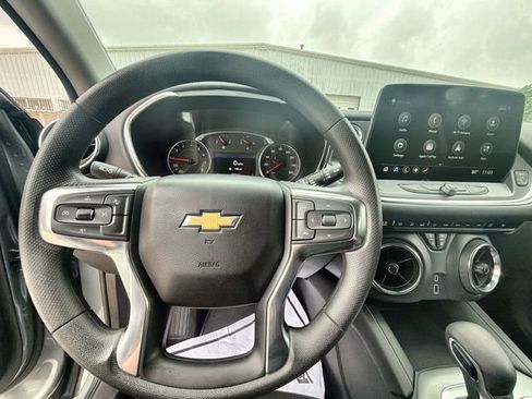 Used 2025 Chevrolet Blazer LT FWD image 11