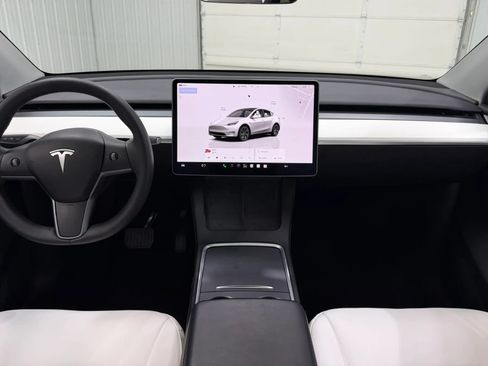 Used 2024 Tesla Model Y Long Range AWD/4WD image 13