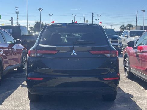 Used 2024 Mitsubishi Outlander ES image 4