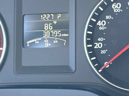 Used 2013 Volkswagen Jetta SE FWD image 30