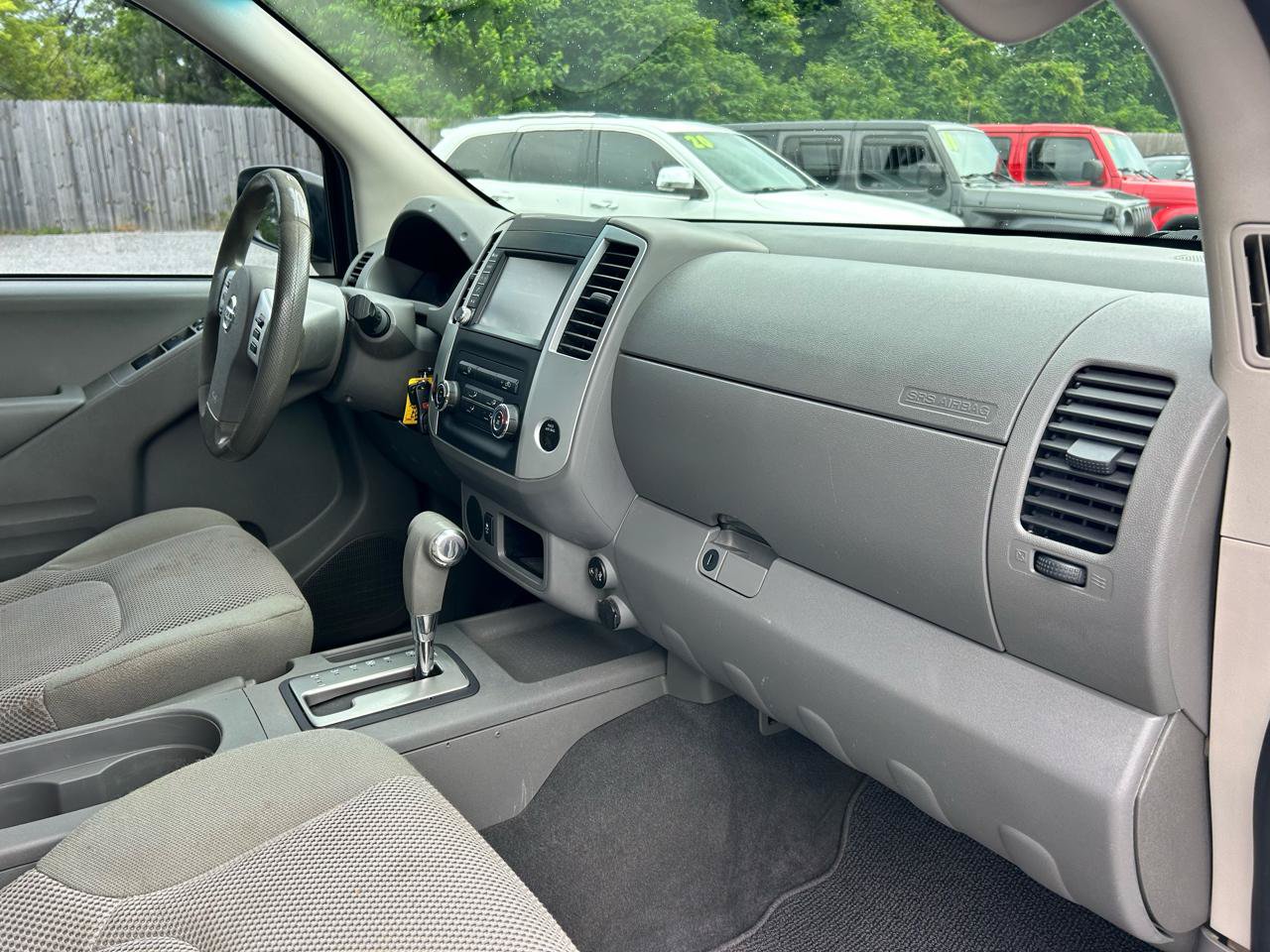 Used 2019 Nissan Frontier SV RWD image 9